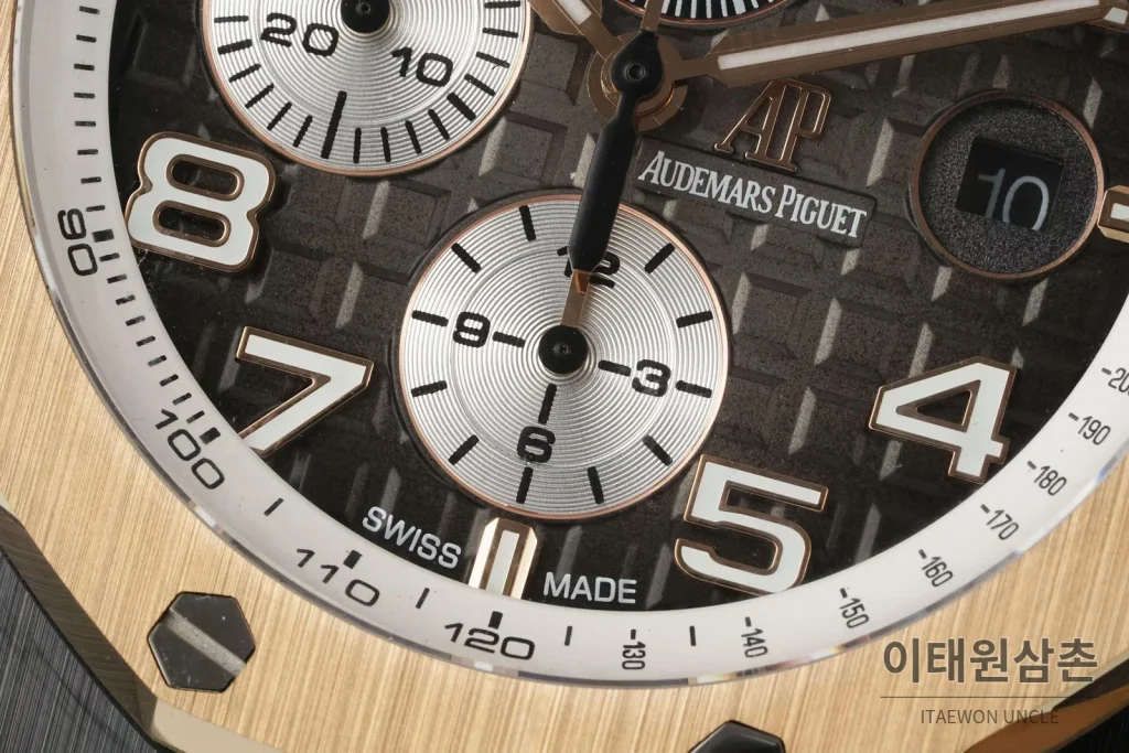 오데마피게 로열오크 오프쇼어 세라믹 블랙다이얼 크로노그래프 오토매틱 44mm 블랙 러버 스트랩 로즈골드 베젤