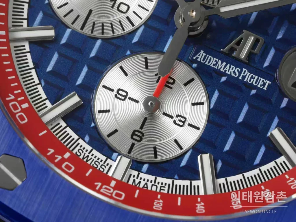 오데마피게 로열오크 오프쇼어 세라믹 블랙다이얼 크로노그래프 오토매틱 44mm 러버 스트랩 블루 베젤