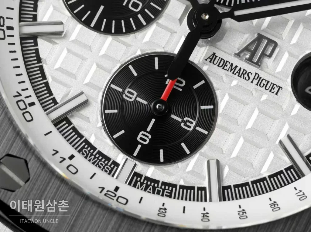 오데마피게 로열오크 오프쇼어 세라믹 블랙다이얼 크로노그래프 오토매틱 44mm 블랙 러버 스트랩 그레이 베젤