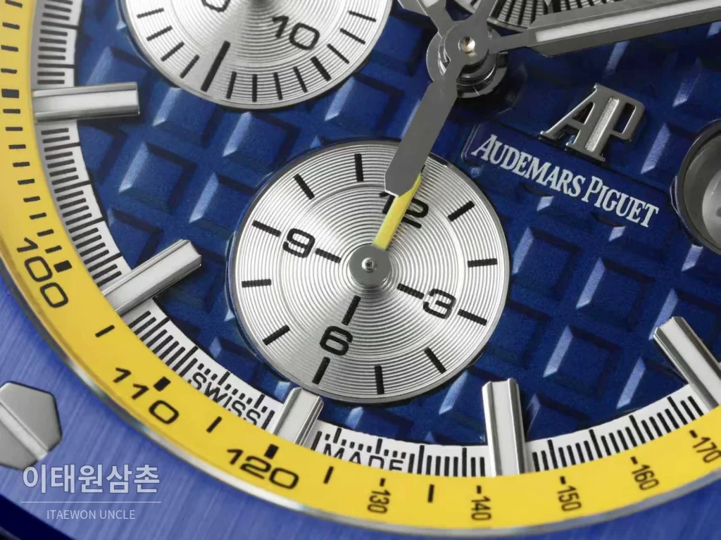 오데마피게 로열오크 오프쇼어 세라믹 블랙다이얼 크로노그래프 오토매틱 44mm 러버 스트랩 블루 베젤 (2)