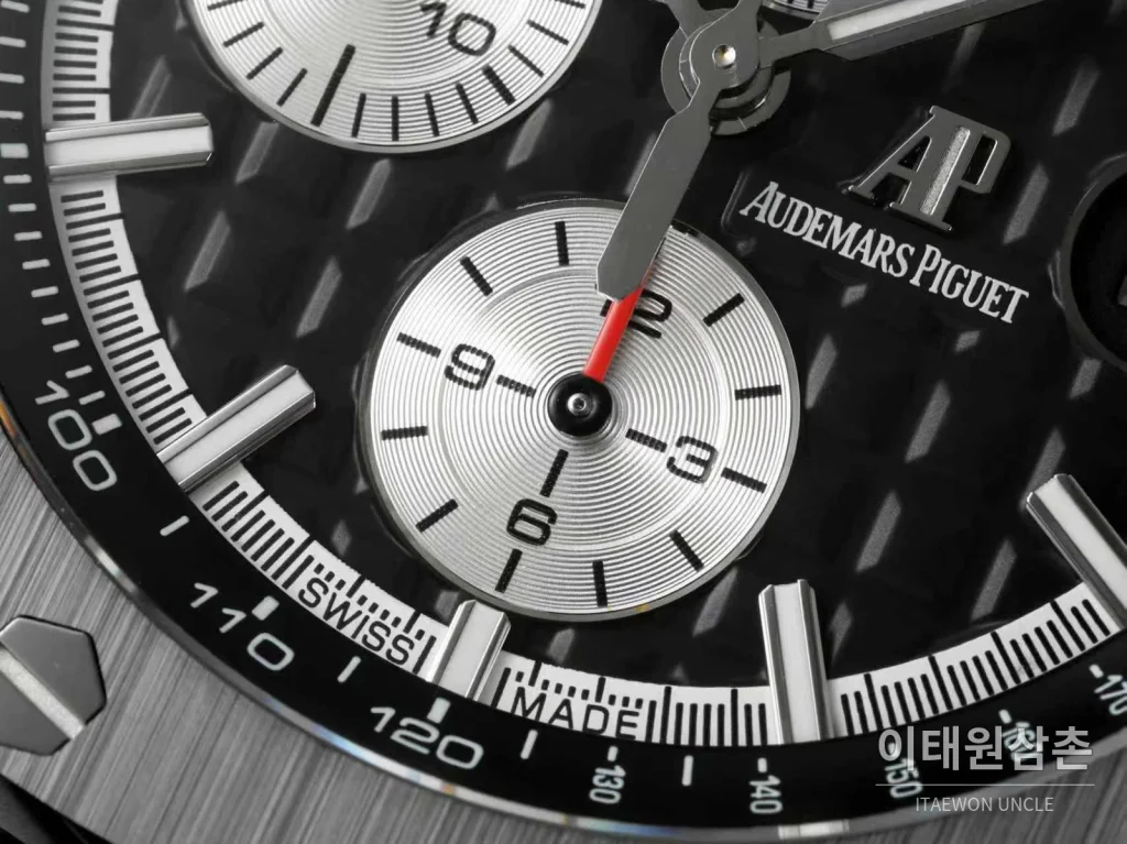 오데마피게 로열오크 오프쇼어 세라믹 블랙다이얼 크로노그래프 오토매틱 44mm 블랙 러버 스트랩 그레이 베젤 (2)