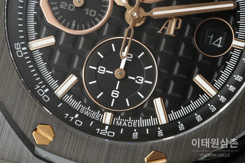 오데마피게 로열오크 오프쇼어 세라믹 블랙다이얼 크로노그래프 오토매틱 44mm 블랙 러버 스트랩 그레이 베젤 (3)