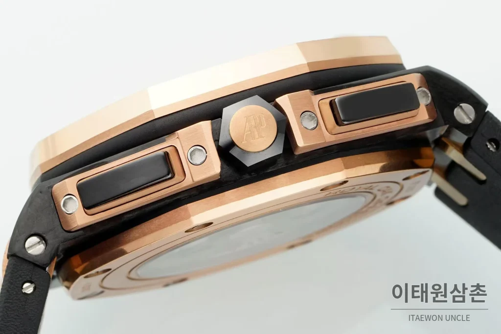 오데마피게 로열오크 오프쇼어 세라믹 블랙다이얼 크로노그래프 오토매틱 44mm 블랙 러버 스트랩 로즈골드 베젤 (2)
