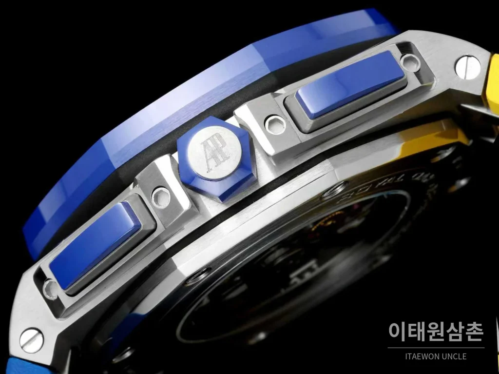 오데마피게 로열오크 오프쇼어 세라믹 블랙다이얼 크로노그래프 오토매틱 44mm 러버 스트랩 블루 베젤 (2)
