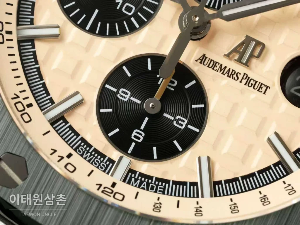 오데마피게 로열오크 오프쇼어 세라믹 블랙다이얼 크로노그래프 오토매틱 44mm 멀티컬러 러버 스트랩 그레이 베젤