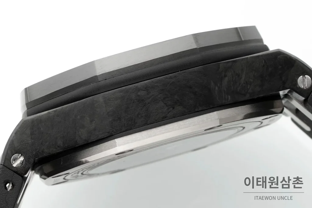 오데마피게 로열오크 오프쇼어 세라믹 블랙다이얼 크로노그래프 오토매틱 44mm 블랙 러버 스트랩 블랙 베젤 (3)