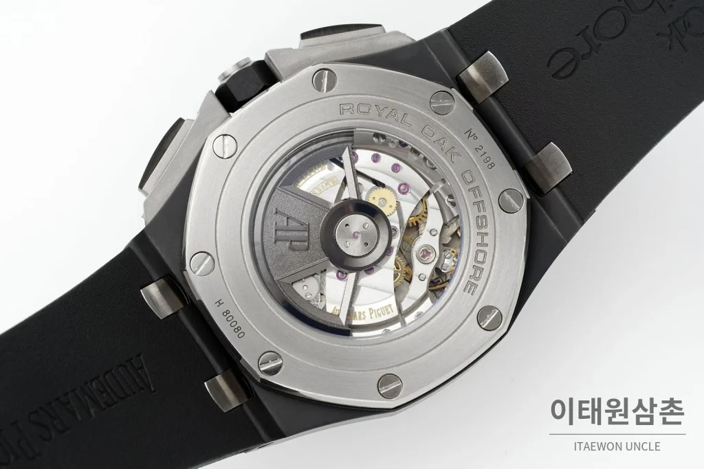 오데마피게 로열오크 오프쇼어 세라믹 블랙다이얼 크로노그래프 오토매틱 44mm 블랙 러버 스트랩 블랙 베젤