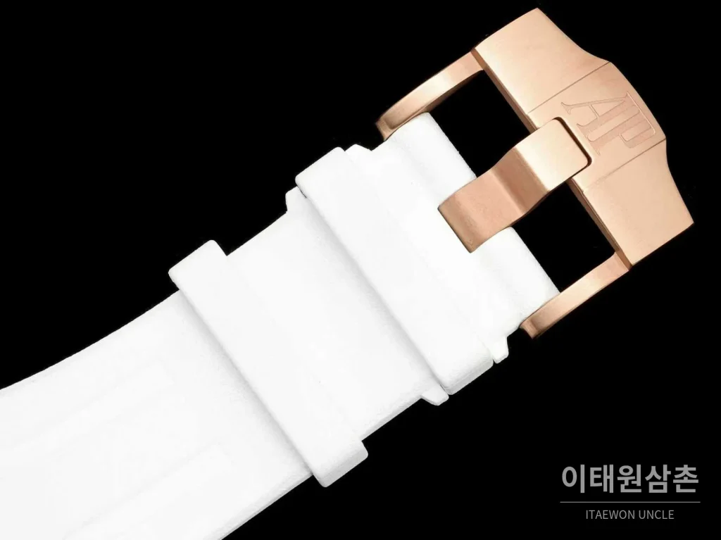 오데마피게 로열오크 오프쇼어 세라믹 블랙다이얼 크로노그래프 오토매틱 44mm 화이트 러버 스트랩 로즈골드 베젤
