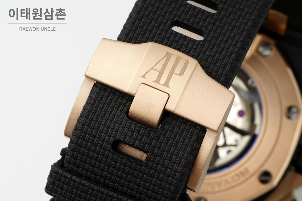 오데마피게 로열오크 오프쇼어 세라믹 블랙다이얼 크로노그래프 오토매틱 44mm 블랙 러버 스트랩 로즈골드 베젤