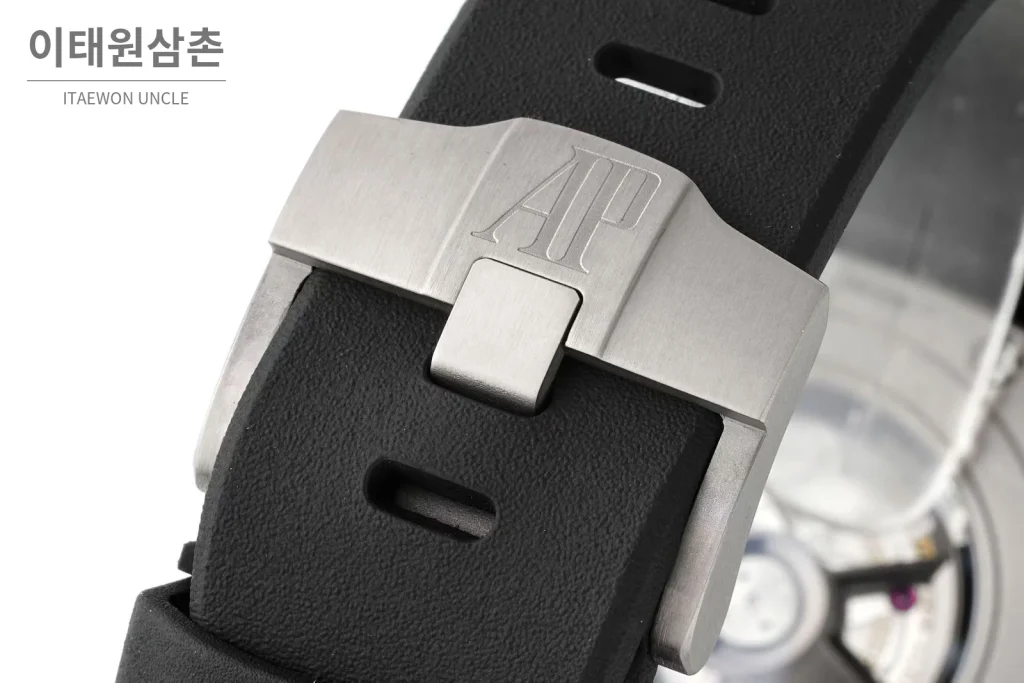오데마피게 로열오크 오프쇼어 세라믹 블랙다이얼 크로노그래프 오토매틱 44mm 블랙 러버 스트랩 블랙 베젤 (2)