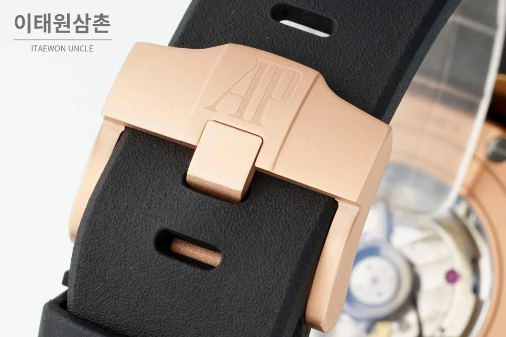 오데마피게 로열오크 오프쇼어 세라믹 블랙다이얼 크로노그래프 오토매틱 44mm 블랙 러버 스트랩 로즈골드 베젤 (2)