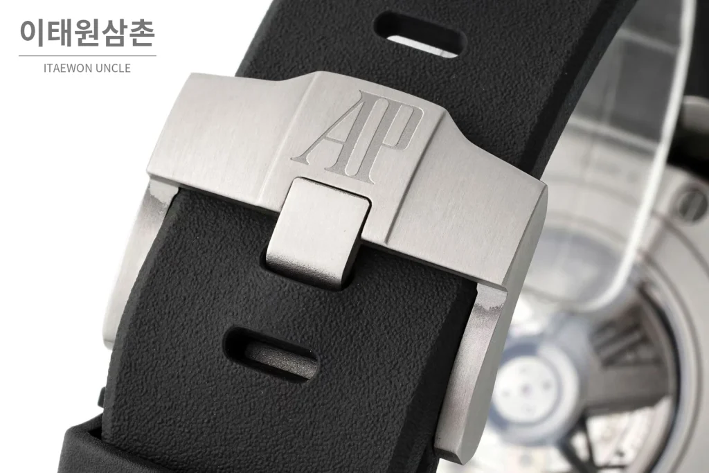 오데마피게 로열오크 오프쇼어 세라믹 블랙다이얼 크로노그래프 오토매틱 44mm 블랙 러버 스트랩 블랙 베젤 (3)