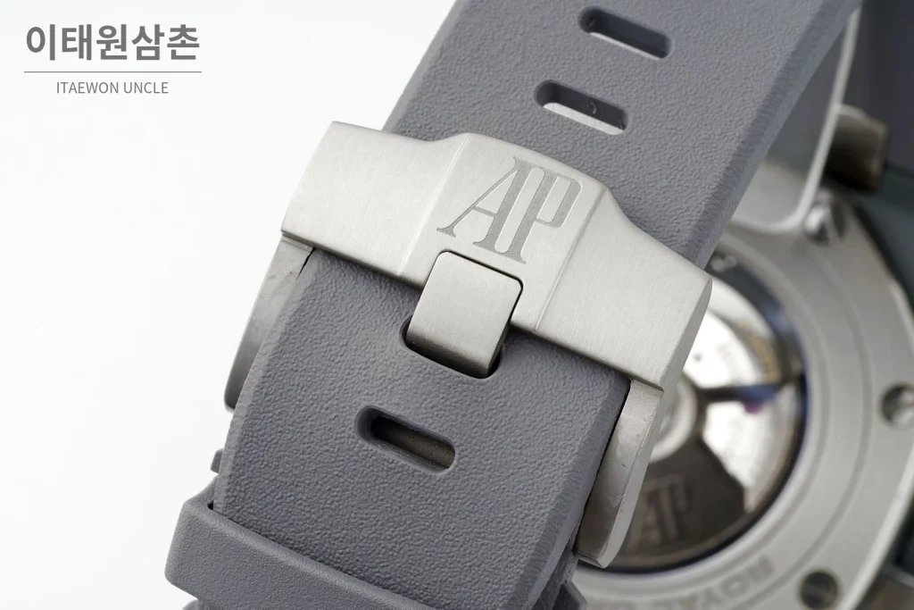 오데마피게 로열오크 오프쇼어 세라믹 블랙다이얼 크로노그래프 오토매틱 44mm 그레이 러버 스트랩 그레이 베젤