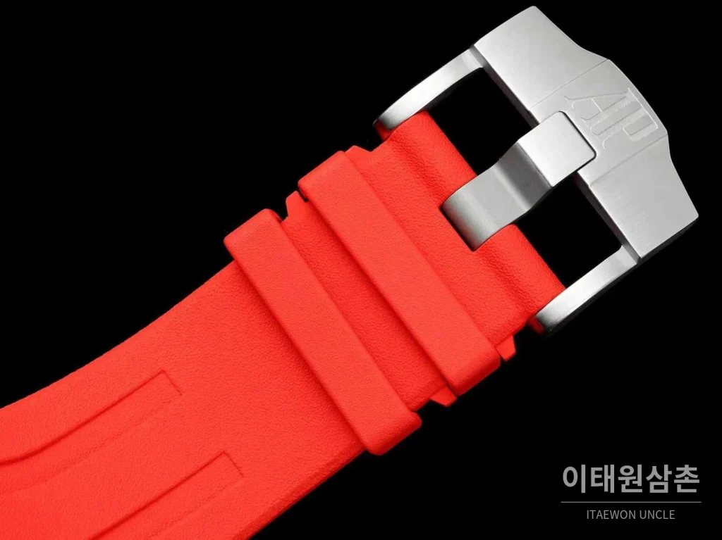 오데마피게 로열오크 오프쇼어 세라믹 블랙다이얼 크로노그래프 오토매틱 44mm 러버 스트랩 블루 베젤