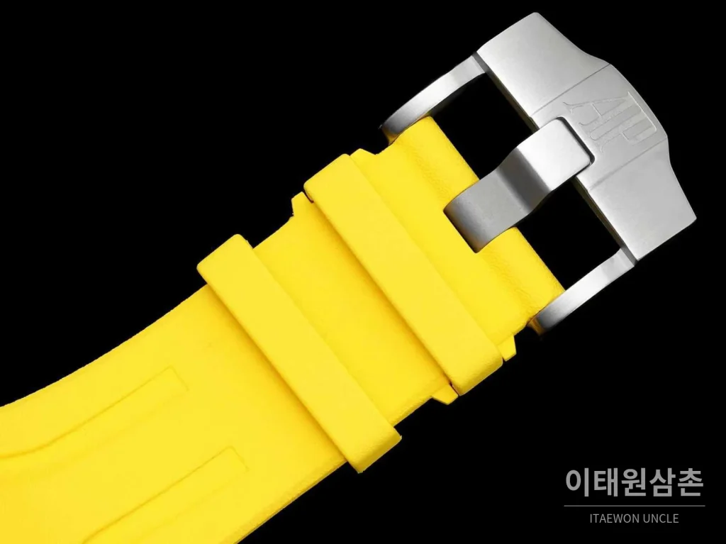 오데마피게 로열오크 오프쇼어 세라믹 블랙다이얼 크로노그래프 오토매틱 44mm 러버 스트랩 블루 베젤 (2)