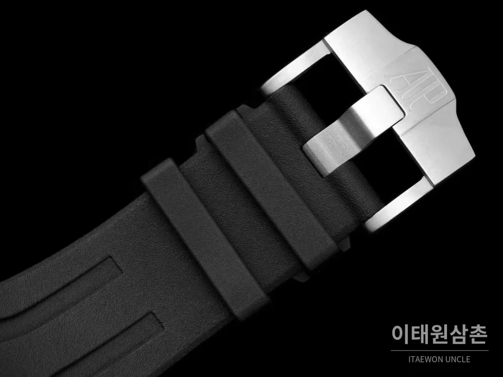 오데마피게 로열오크 오프쇼어 세라믹 블랙다이얼 크로노그래프 오토매틱 44mm 블랙 러버 스트랩 그레이 베젤 (2)