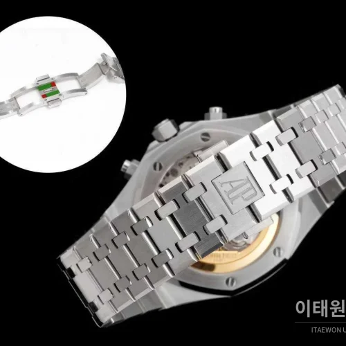 오데마피게 로열오크 오프쇼어 크로노그래프 오토매틱 네이비 다이얼 스틸 브레이슬릿