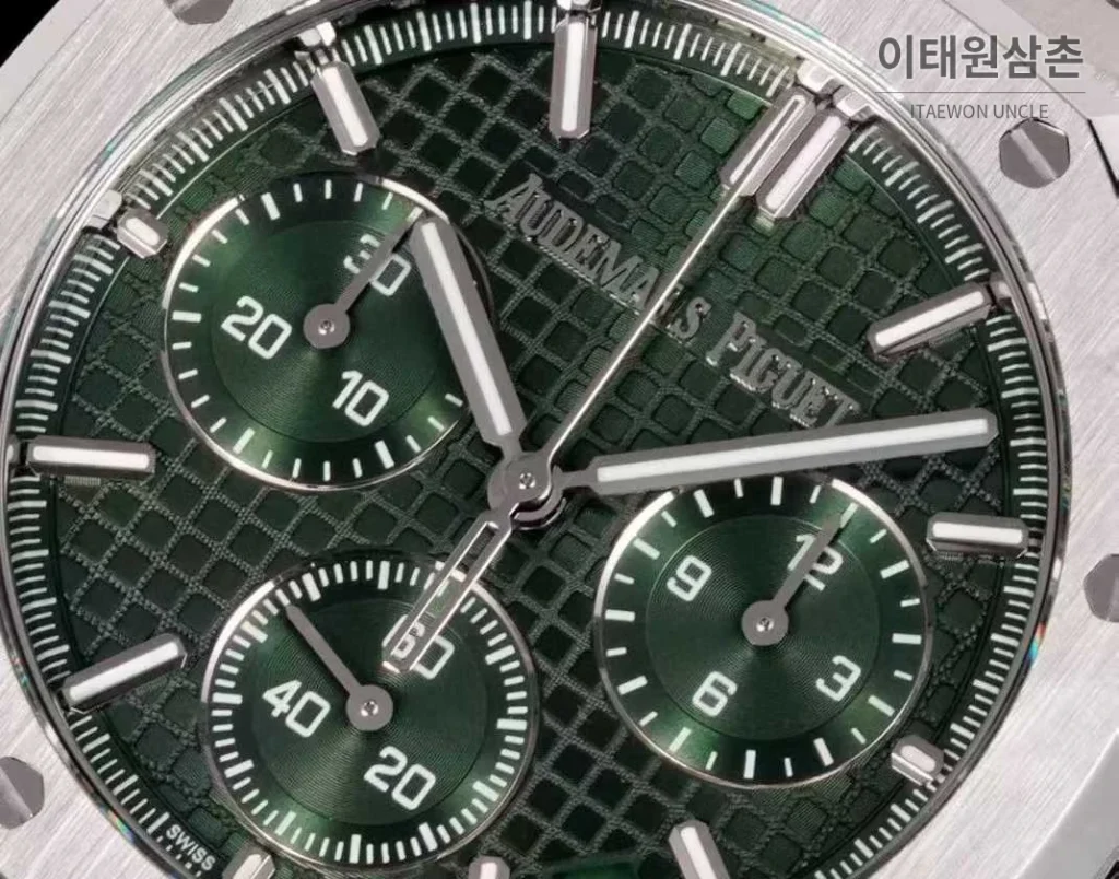 오데마피게 로열오크 오프쇼어 크로노그래프 오토매틱 그린 다이얼 스틸 브레이슬릿