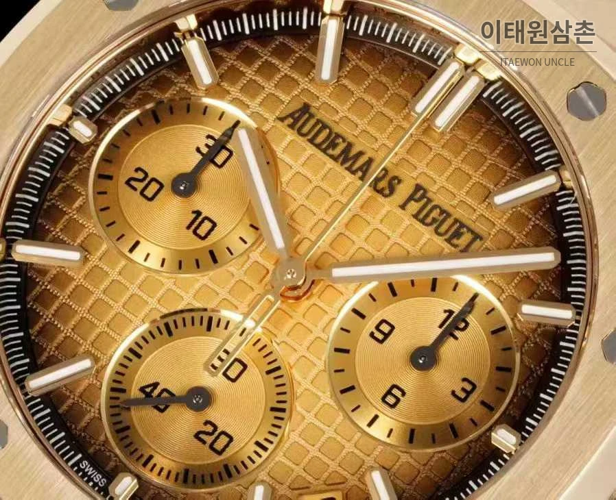 오데마피게 로열오크 오프쇼어 크로노그래프 오토매틱 골드 다이얼 골드 브레이슬릿