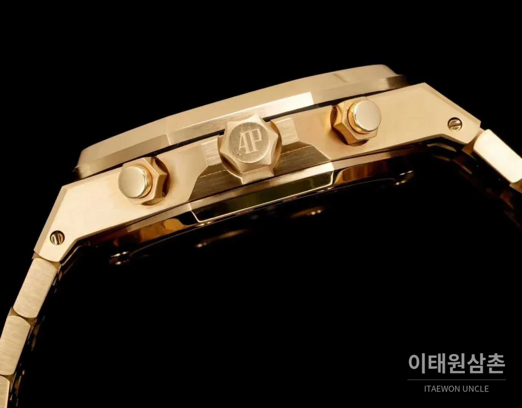 오데마피게 로열오크 오프쇼어 크로노그래프 오토매틱 골드 다이얼 골드 브레이슬릿