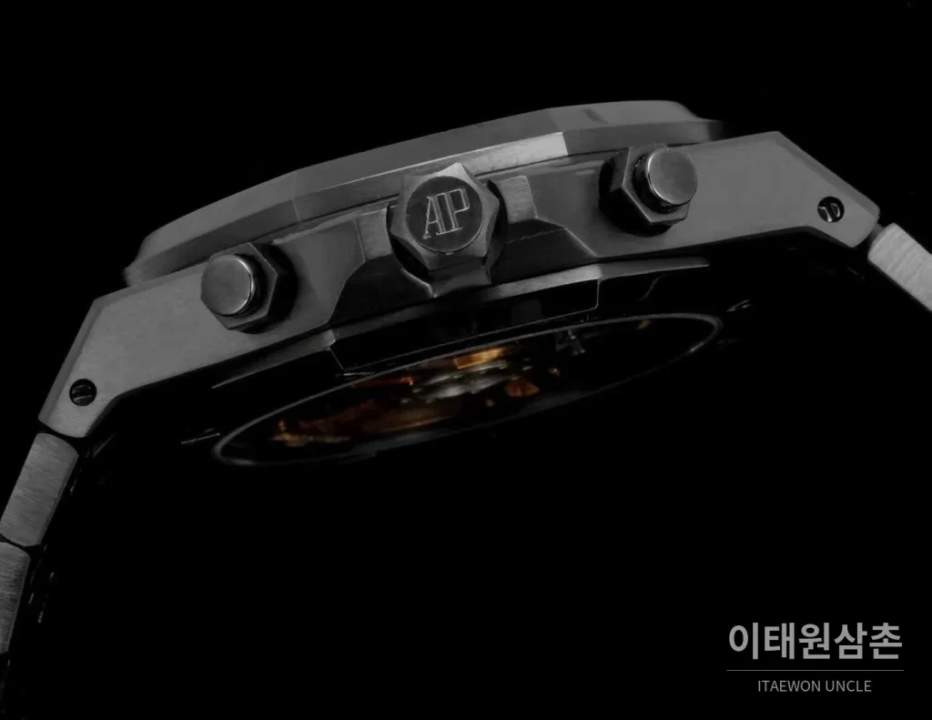 오데마피게 로열오크 오프쇼어 크로노그래프 오토매틱 블랙 다이얼 세라믹 브레이슬릿