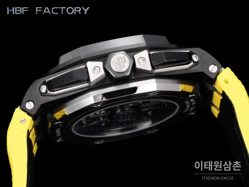 오데마피게 로열오크 오프쇼어 크로노그래프 오토매틱 44mm 블랙 옐로우 러버 스트랩