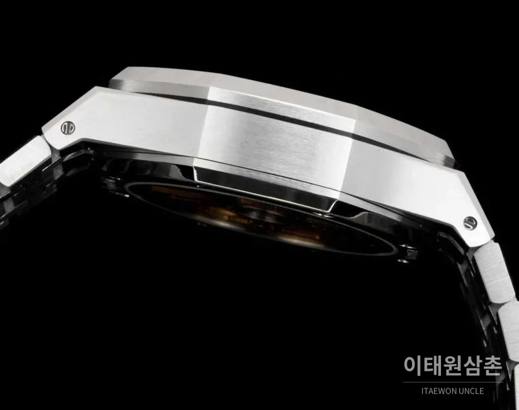 오데마피게 로열오크 오프쇼어 크로노그래프 오토매틱 그린 다이얼 스틸 브레이슬릿