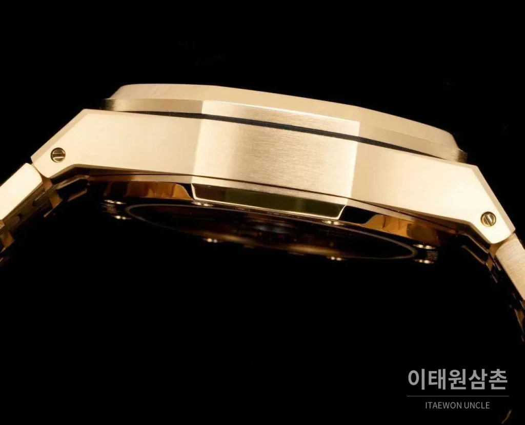 오데마피게 로열오크 오프쇼어 크로노그래프 오토매틱 골드 다이얼 골드 브레이슬릿