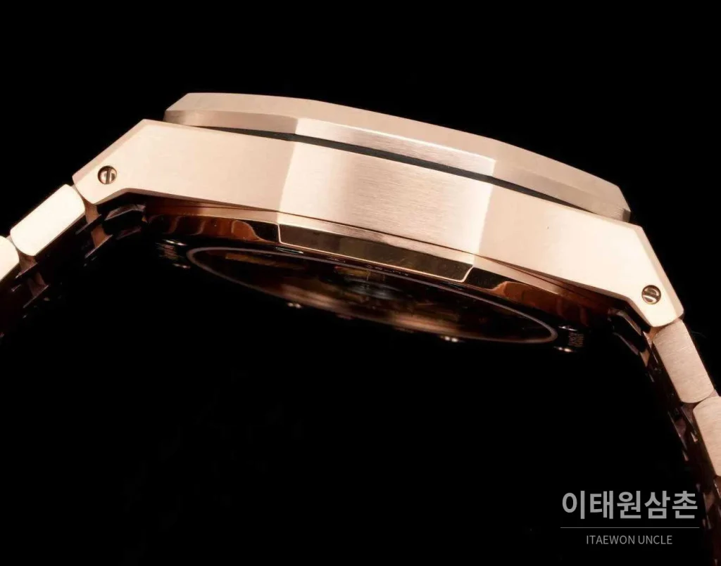 오데마피게 로열오크 오프쇼어 크로노그래프 오토매틱 네이비 다이얼 로즈골드 브레이슬릿