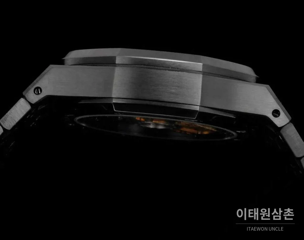 오데마피게 로열오크 오프쇼어 크로노그래프 오토매틱 블랙 다이얼 세라믹 브레이슬릿
