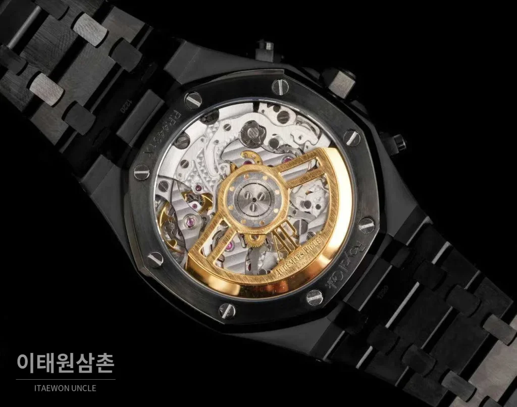 오데마피게 로열오크 오프쇼어 크로노그래프 오토매틱 블랙 다이얼 세라믹 브레이슬릿