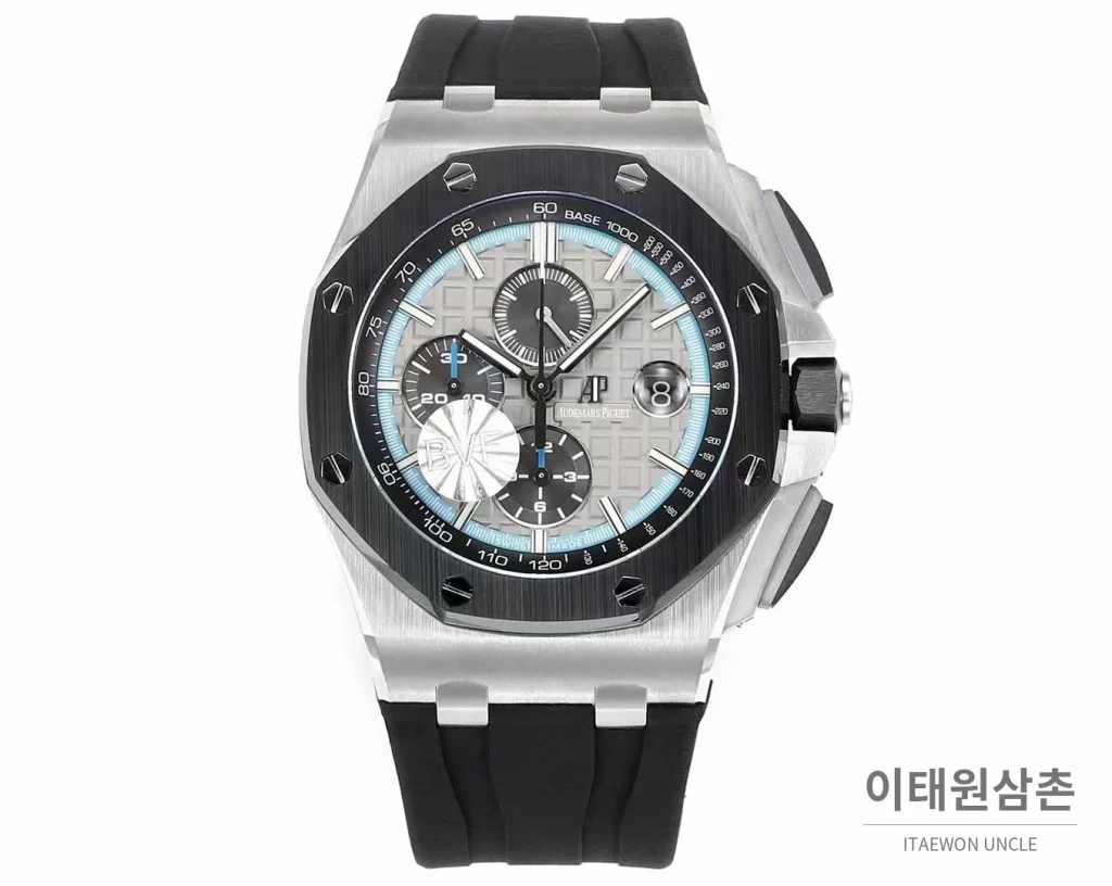 오데마피게 로열오크 오프쇼어 크로노그래프 플래티넘 톤 세라믹 베젤 오토매틱 44mm 실버 / 블랙 블랙 러버 스트랩