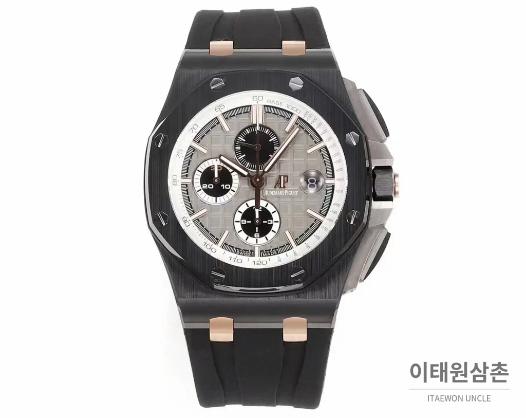 오데마피게 로열오크 오프쇼어 크로노그래프 플래티넘 톤 세라믹 베젤 오토매틱 44mm 실버 / 블랙 블랙 러버 스트랩 (4)