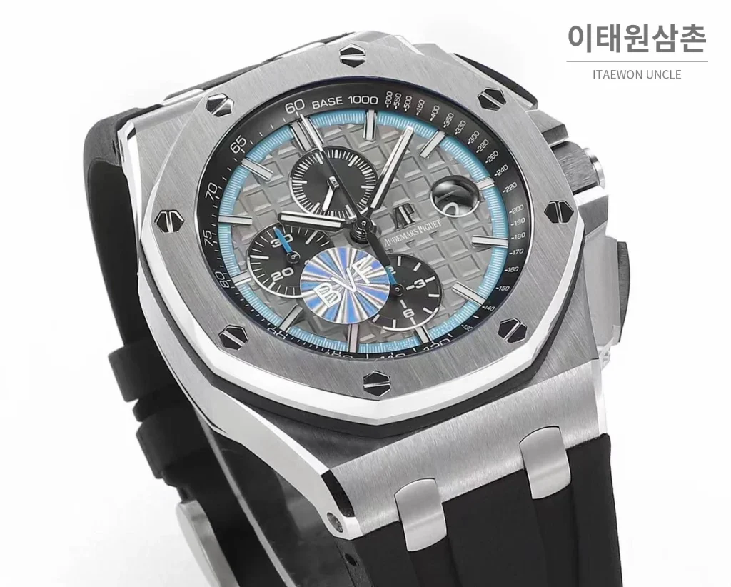 오데마피게 로열오크 오프쇼어 크로노그래프 플래티넘 톤 세라믹 베젤 오토매틱 44mm 실버 / 블랙 블랙 러버 스트랩 (3)