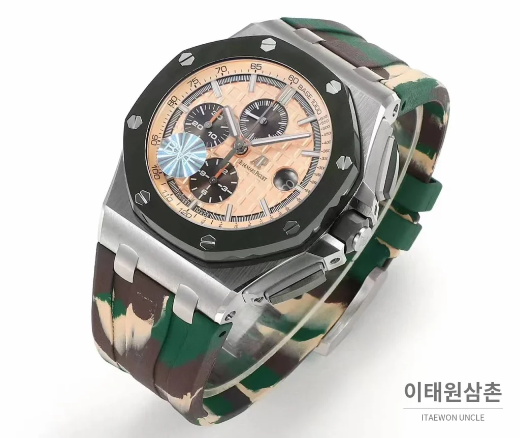 오데마피게 로열오크 오프쇼어 크로노그래프 플래티넘 톤 세라믹 베젤 오토매틱 44mm 실버 / 블랙 멀티컬러 러버 스트랩