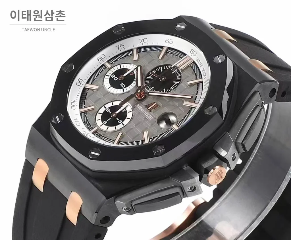오데마피게 로열오크 오프쇼어 크로노그래프 플래티넘 톤 세라믹 베젤 오토매틱 44mm 실버 / 블랙 블랙 러버 스트랩 (4)