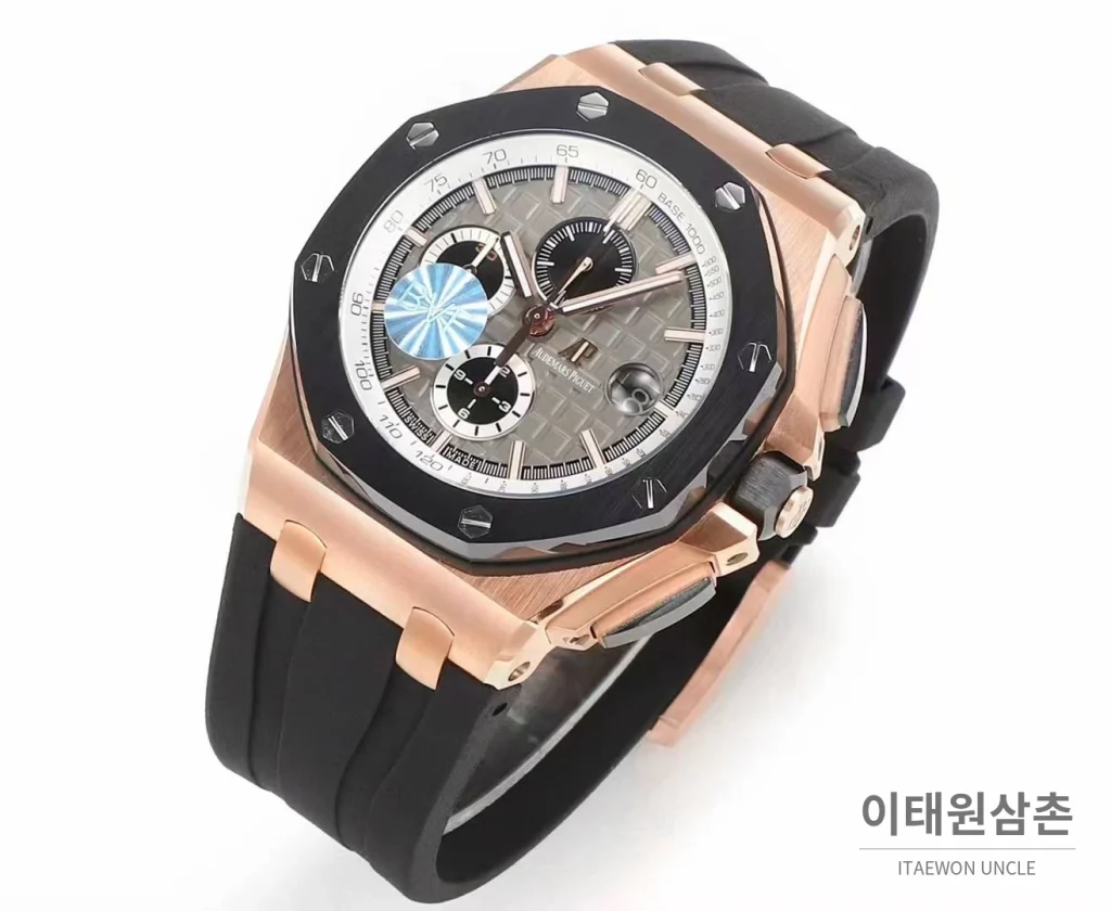 오데마피게 로열오크 오프쇼어 크로노그래프 플래티넘 톤 세라믹 베젤 오토매틱 44mm 실버 / 블랙 블랙 러버 스트랩 (5)