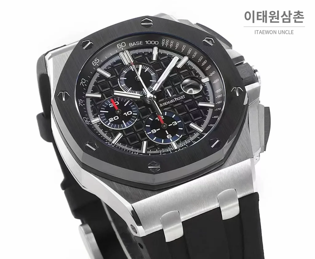 오데마피게 로열오크 오프쇼어 크로노그래프 플래티넘 톤 세라믹 베젤 오토매틱 44mm 실버 / 블랙 블랙 러버 스트랩 (2)