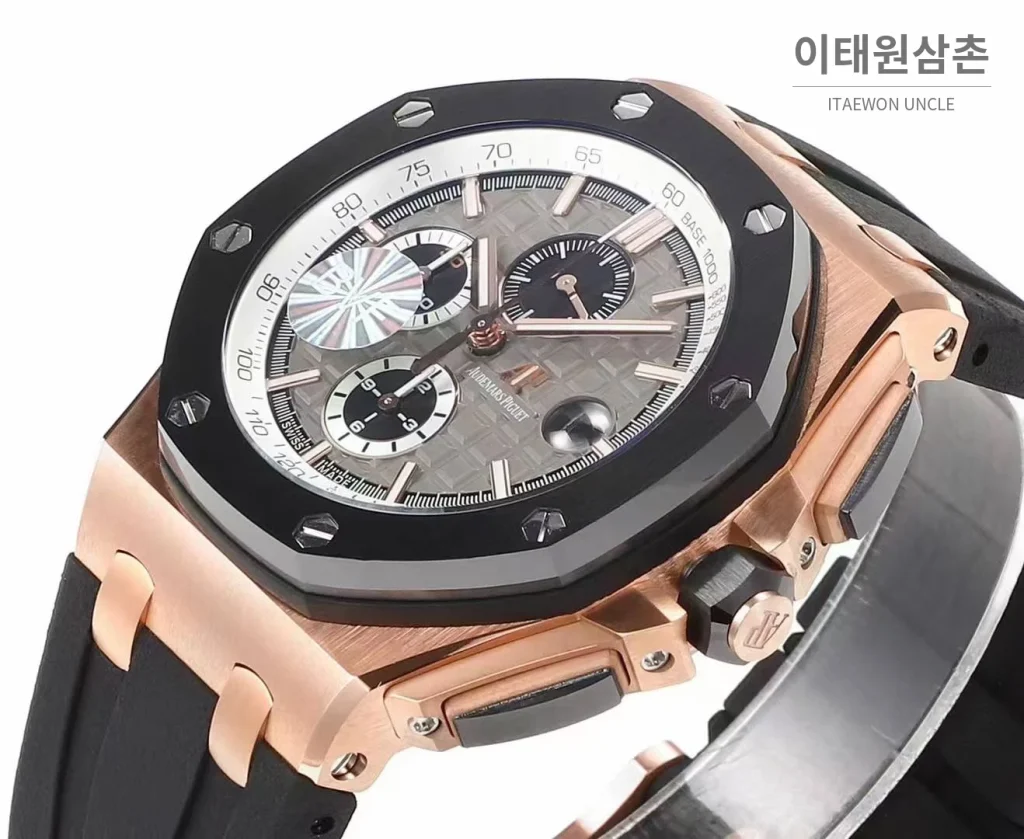 오데마피게 로열오크 오프쇼어 크로노그래프 플래티넘 톤 세라믹 베젤 오토매틱 44mm 실버 / 블랙 블랙 러버 스트랩 (5)