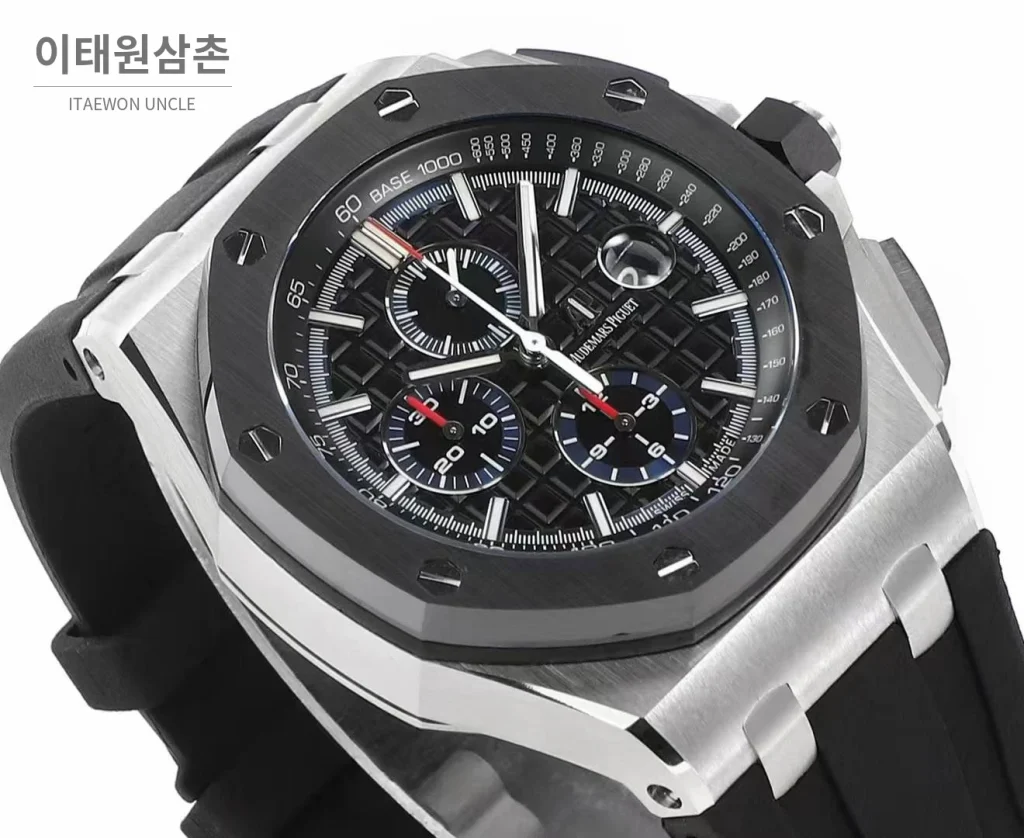 오데마피게 로열오크 오프쇼어 크로노그래프 플래티넘 톤 세라믹 베젤 오토매틱 44mm 실버 / 블랙 블랙 러버 스트랩 (2)