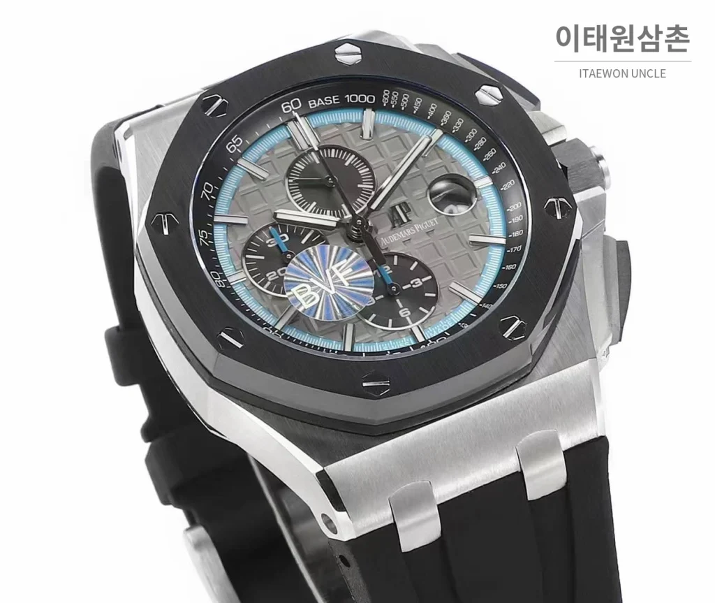 오데마피게 로열오크 오프쇼어 크로노그래프 플래티넘 톤 세라믹 베젤 오토매틱 44mm 실버 / 블랙 블랙 러버 스트랩