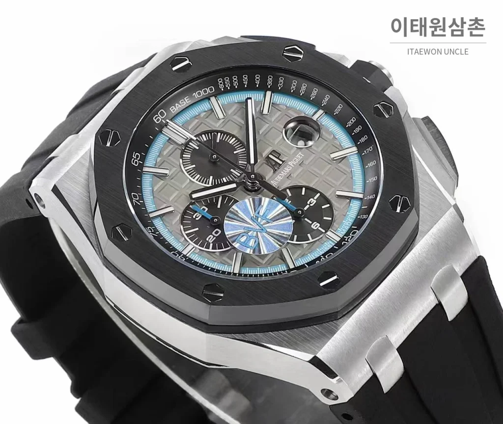 오데마피게 로열오크 오프쇼어 크로노그래프 플래티넘 톤 세라믹 베젤 오토매틱 44mm 실버 / 블랙 블랙 러버 스트랩