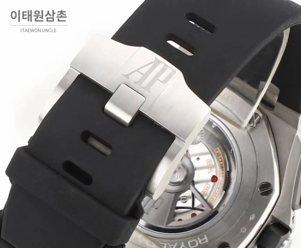 오데마피게 로열오크 오프쇼어 크로노그래프 플래티넘 톤 세라믹 베젤 오토매틱 44mm 실버 / 블랙 블랙 러버 스트랩 (2)