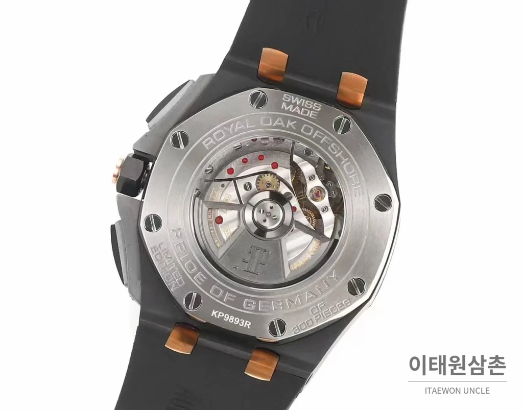 오데마피게 로열오크 오프쇼어 크로노그래프 플래티넘 톤 세라믹 베젤 오토매틱 44mm 실버 / 블랙 블랙 러버 스트랩 (4)