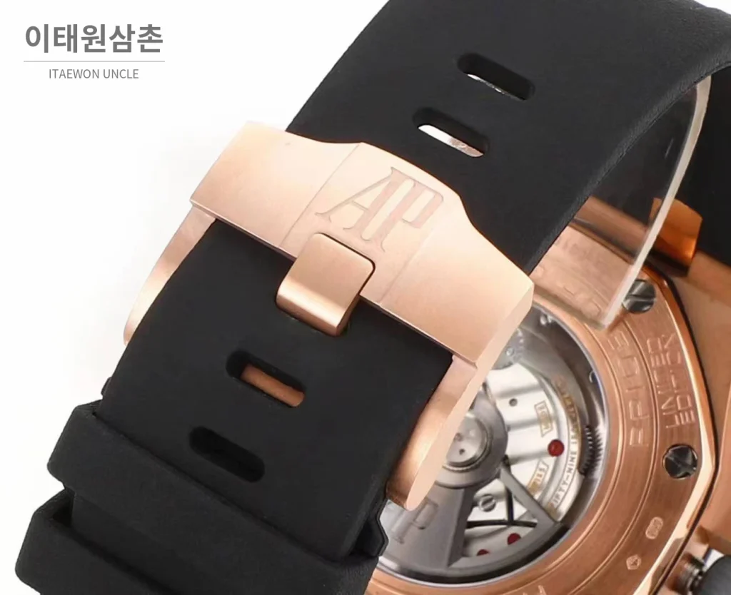 오데마피게 로열오크 오프쇼어 크로노그래프 플래티넘 톤 세라믹 베젤 오토매틱 44mm 실버 / 블랙 블랙 러버 스트랩 (5)