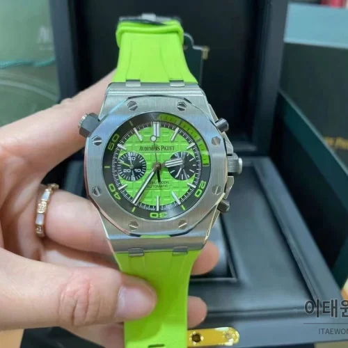 오데마피게 로열오크 오프쇼어 크로노그래프 스틸 블랙다이얼 오토매틱 42mm 그린 러버 스트랩