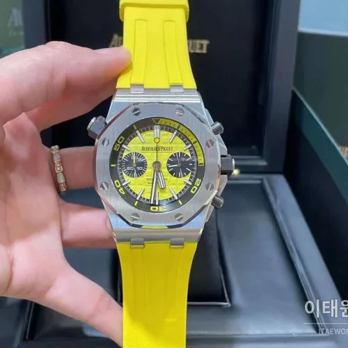 오데마피게 로열오크 오프쇼어 크로노그래프 스틸 블랙다이얼 오토매틱 42mm 옐로우 러버 스트랩