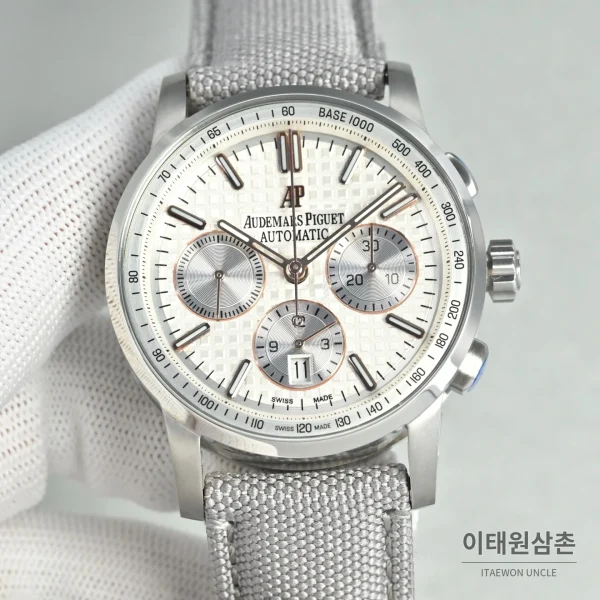 오데마피게 로얄오크 오프쇼어 크로노그래프 스틸 오토매틱 41mm 26048 화이트 다이얼 그레이 나일론 스트랩