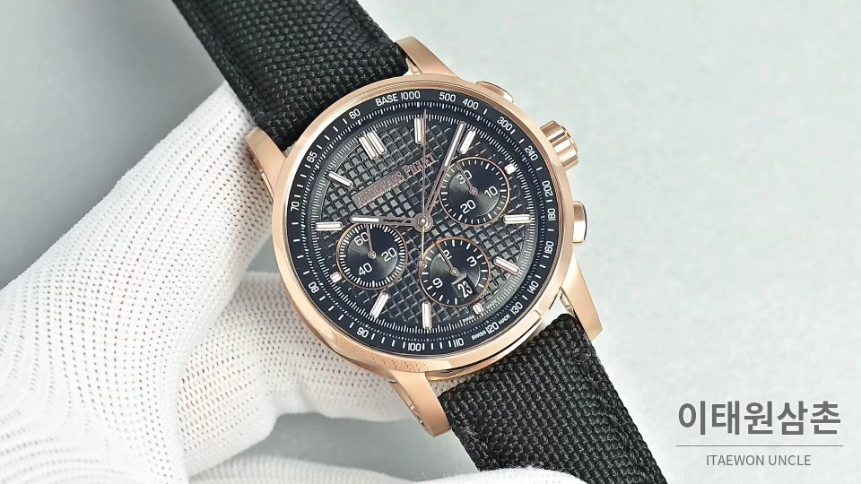 오데마피게 로얄오크 오프쇼어 크로노그래프 스틸 오토매틱 41mm 26048 화이트 다이얼 그레이 나일론 스트랩