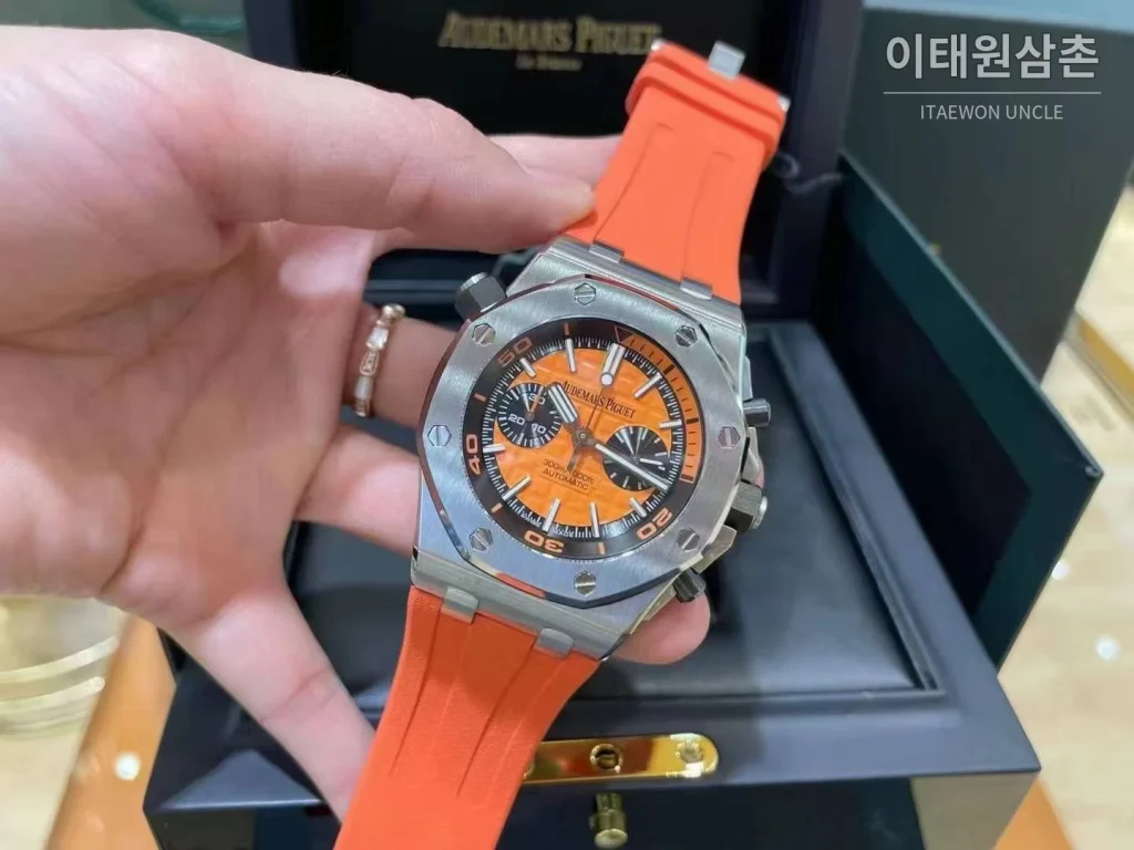 오데마피게 로열오크 오프쇼어 크로노그래프 스틸 블랙다이얼 오토매틱 42mm 오렌지 러버 스트랩